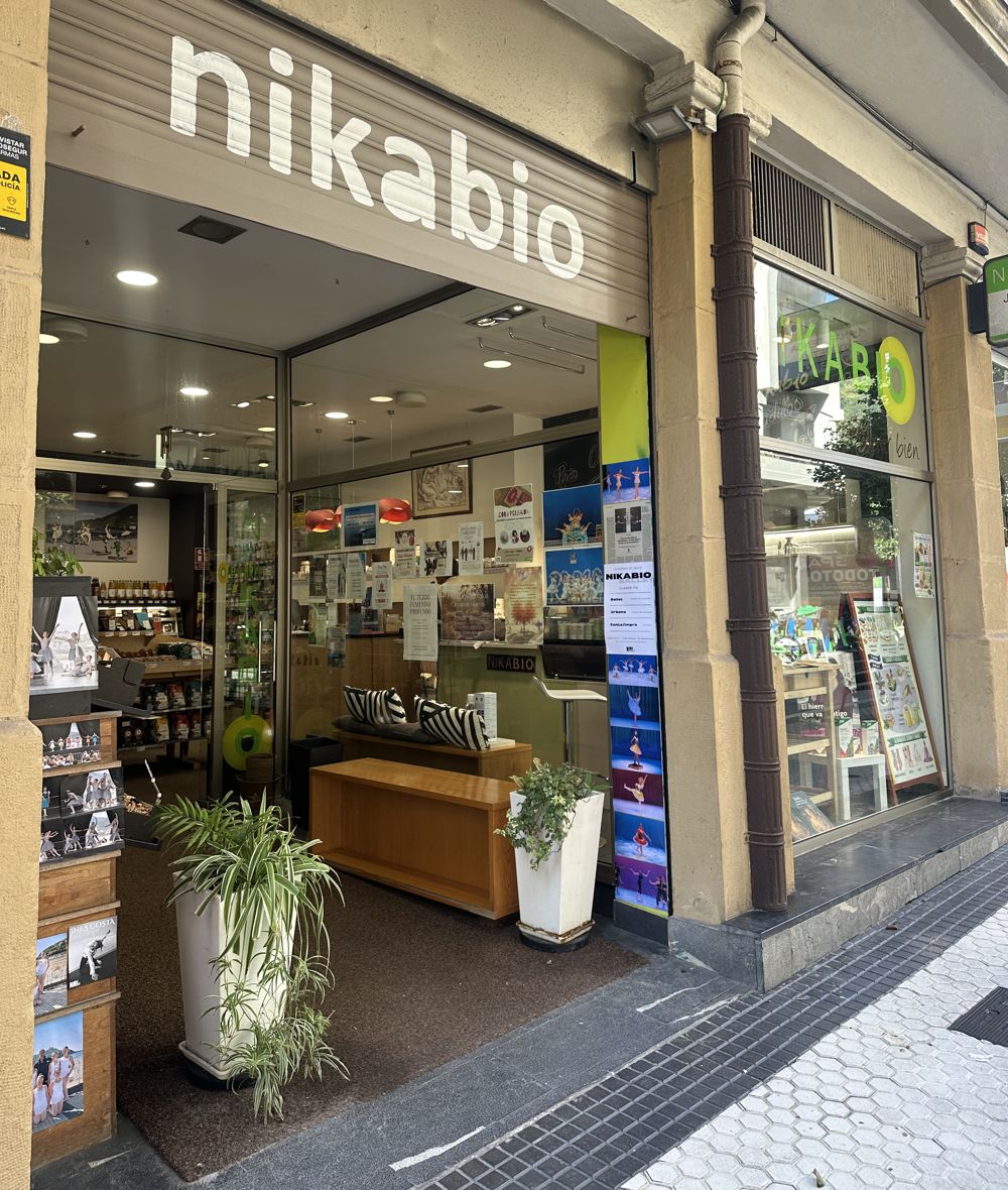 Fachada de la tienda Nikabio en Gros
